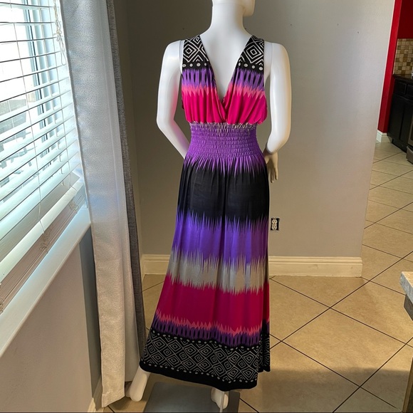 Pink New Women’s striped sleeveless dress size XL
For size 14-16 - Picture 10 of 10